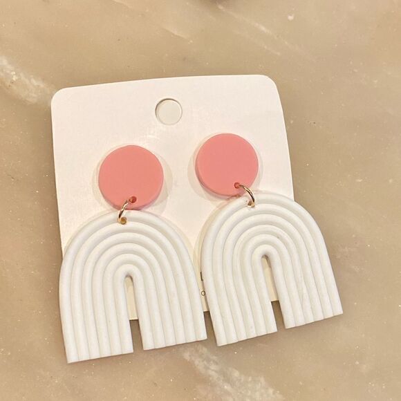 Minimalist Monochromatic pink, and white arch earrings - Picture 1 of 3